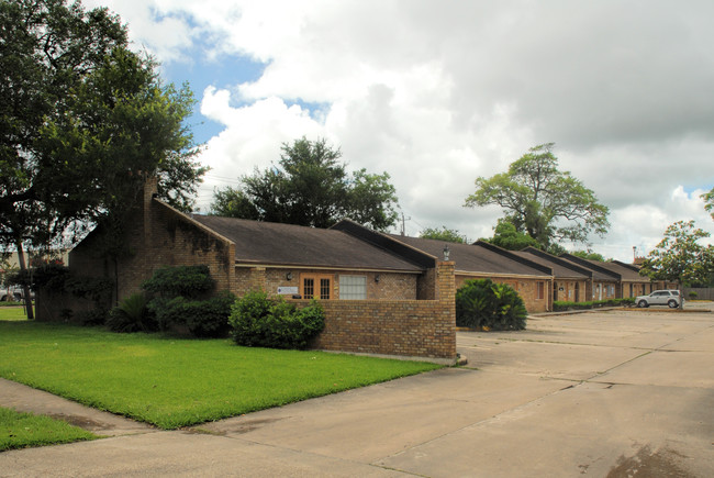 American Apartments in Lake Jackson, TX - Building Photo - Building Photo