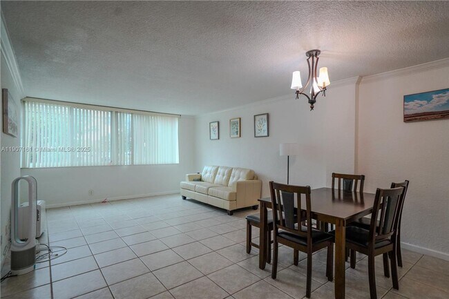 9125 SW 77th Ave in Miami, FL - Building Photo - Building Photo