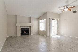 2058 Waverly Cir in Henderson, NV - Building Photo - Building Photo