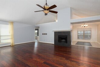 2935 Auburn Dr in Pearland, TX - Building Photo - Building Photo
