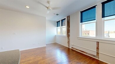 206 N Main St, Unit 124 in Bryan, TX - Foto de edificio - Building Photo