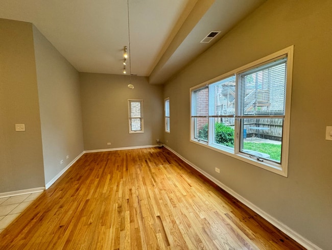 4955 N Damen Ave, Unit 1R in Chicago, IL - Building Photo - Building Photo