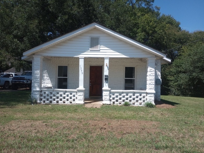 1359 N Limestone St in Gaffney, SC - Building Photo