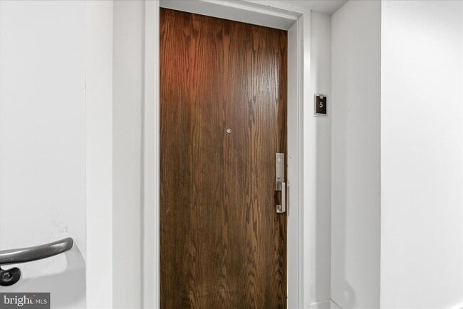 2818 Connecticut Ave NW in Washington, DC - Building Photo - Building Photo