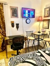 The Lindsay Furnished Apartments in Stockton, CA - Foto de edificio - Building Photo