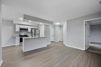 Residences on Carr Hill in Columbus, IN - Foto de edificio - Building Photo