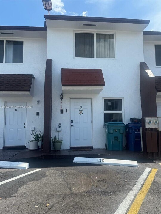 401 SW 109th Ave in Miami, FL - Building Photo