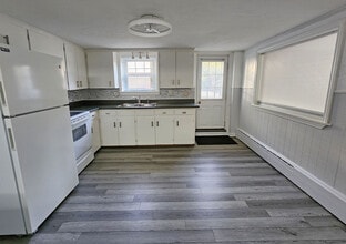 216 5th St, Unit 1B in Leominster, MA - Building Photo - Building Photo
