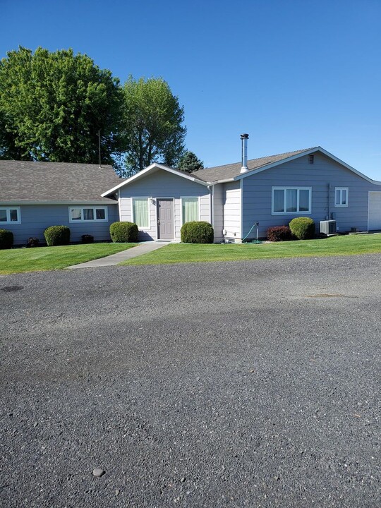 14174 Stratford Rd NE in Moses Lake, WA - Building Photo