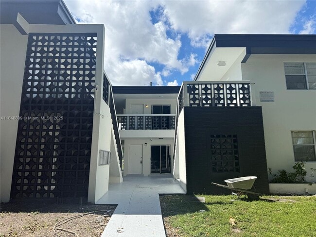 16890 NE 21st Ave in North Miami Beach, FL - Building Photo - Building Photo