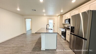 7729 Date Ave in Lubbock, TX - Foto de edificio - Building Photo