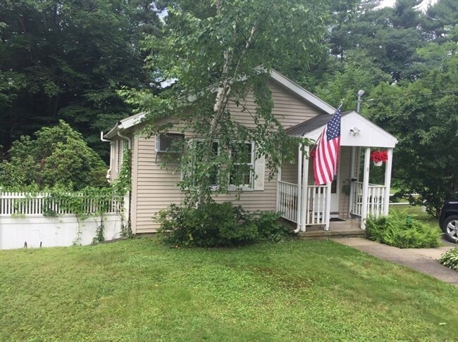 8 Castle Rd in Wayland, MA - Building Photo - Building Photo