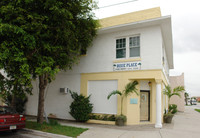 Art Colony Apartments in West Palm Beach, FL - Foto de edificio - Building Photo