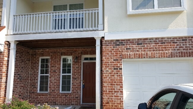 404 St Claire Dr in Alpharetta, GA - Building Photo - Building Photo