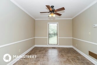 8105 Thornwood Rd in Louisville, KY - Foto de edificio - Building Photo