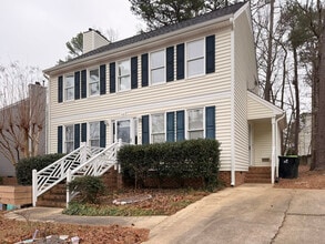 110 Waltons Creek Rd in Morrisville, NC - Foto de edificio - Building Photo