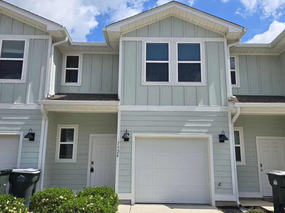 1526 Farragut Way in Pensacola, FL - Foto de edificio