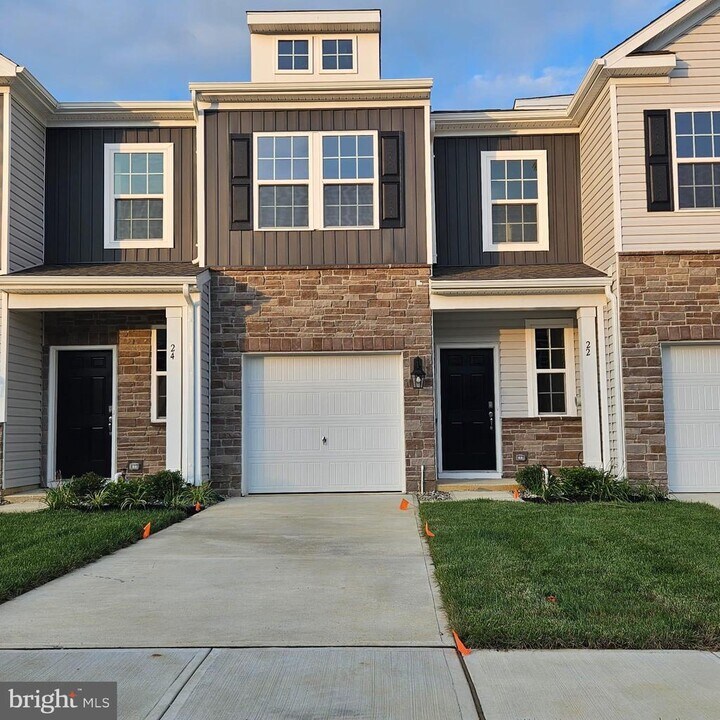 22 Whaler Dr in Runnemede, NJ - Building Photo