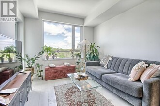 607-223 ST CLAIR Ave in Toronto, ON - Building Photo - Building Photo