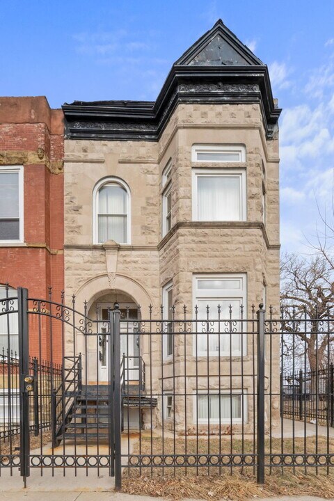 2624 W Adams St in Chicago, IL - Foto de edificio