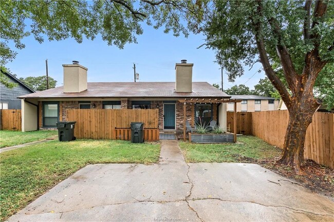 property at 2810 Forest Bend Dr