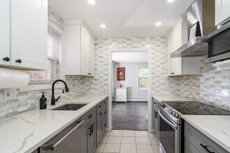 10 Homeward Ln in Natick, MA - Building Photo - Building Photo