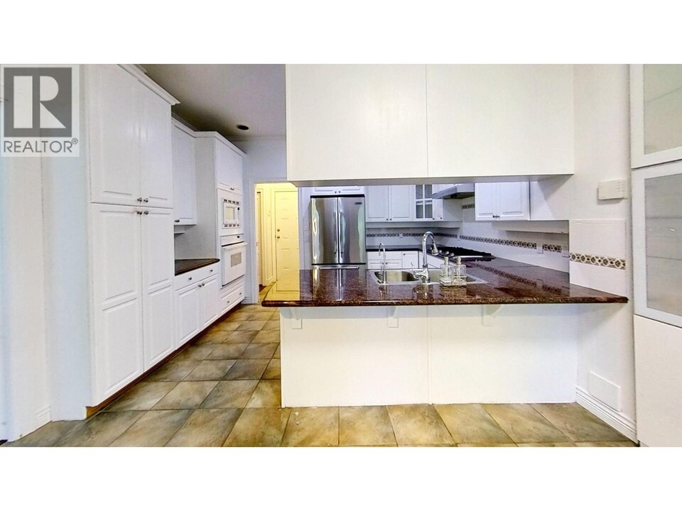 7600 Blundell Rd in Richmond, BC - Building Photo