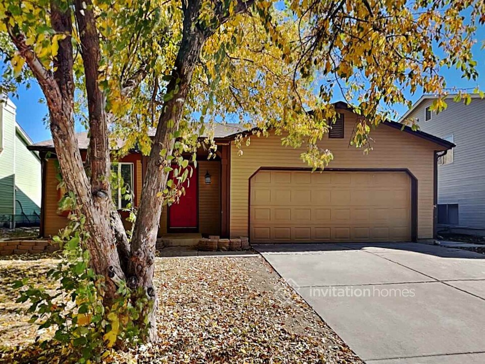 8454 Prairie Clover Way in Parker, CO - Building Photo