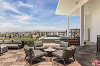 10401 Washington Blvd in Culver City, CA - Building Photo - Building Photo