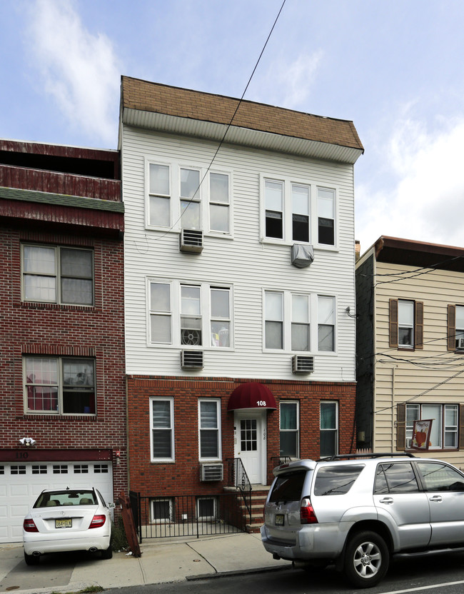 108 THORNE St in Jersey City, NJ - Building Photo - Building Photo