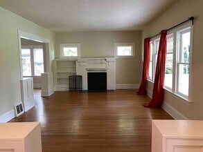 6465 SW Capitol Hwy in Portland, OR - Building Photo - Building Photo