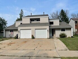 806 E Sylvan Ave in Appleton, WI - Building Photo