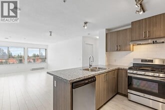 3156 Dayanee Springs Blvd in Coquitlam, BC - Building Photo - Building Photo