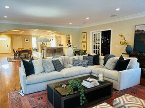 41 Oakridge Rd in Wellesley, MA - Building Photo - Building Photo