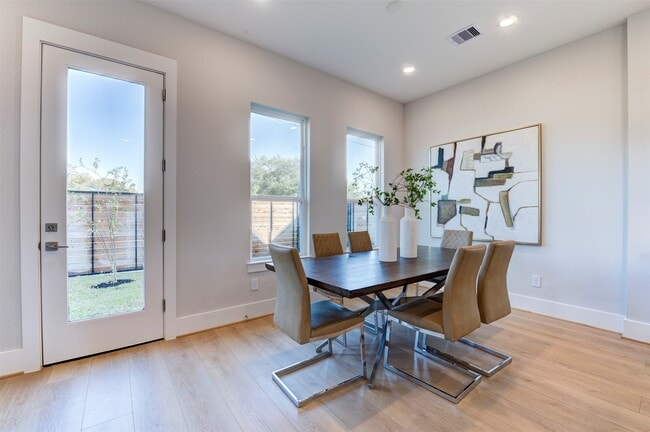 5138 Rosslyn Rd