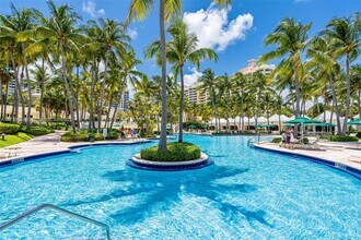 781 Crandon Blvd in Key Biscayne, FL - Foto de edificio - Building Photo