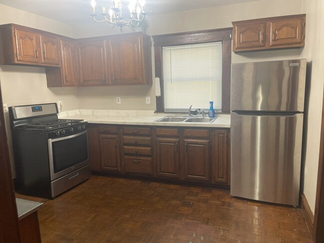 property at 607 N Sycamore St