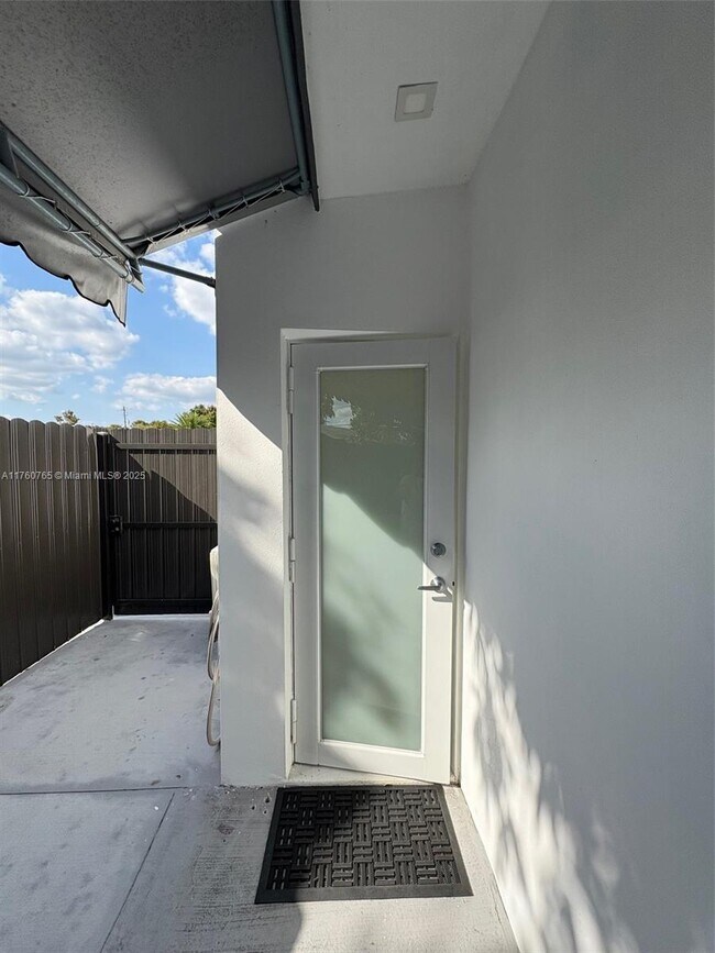 11250 SW 173rd Terrace-Unit -1 in Miami, FL - Building Photo - Building Photo
