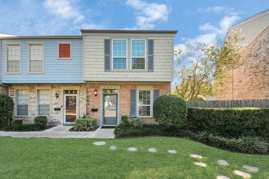 7545 Brompton St in Houston, TX - Building Photo