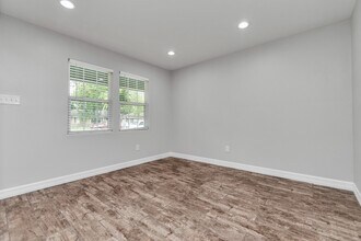 1709 S Park in Alvin, TX - Building Photo - Building Photo