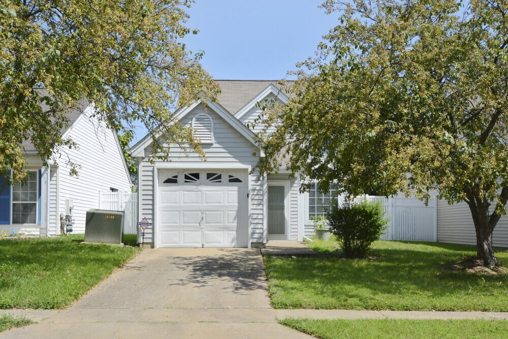 753 Liberty Village Dr in Florissant, MO - Building Photo
