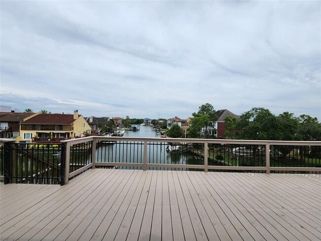 25 Harbour Dr