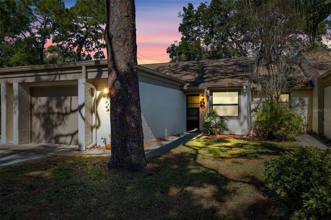 property at 2902 Oak Cir