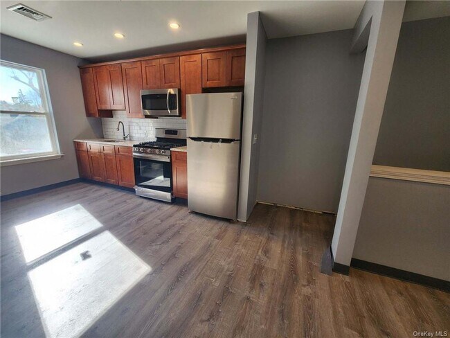 25 Walnut St, Unit 2 in Walden, NY - Building Photo - Building Photo