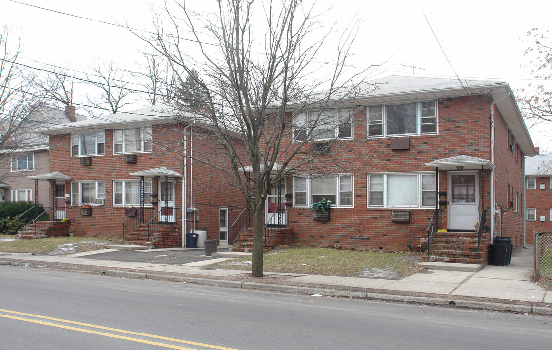 528-542 W Grand Ave in Rahway, NJ - Foto de edificio