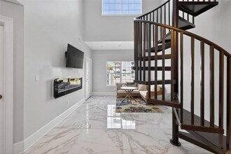 1074 Peachtree Walk NE in Atlanta, GA - Foto de edificio - Building Photo