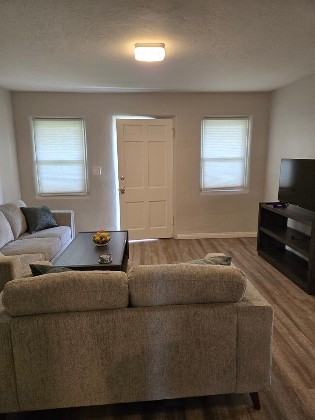 7219 Mohawk St, Unit Unit B in San Diego, CA - Building Photo - Building Photo