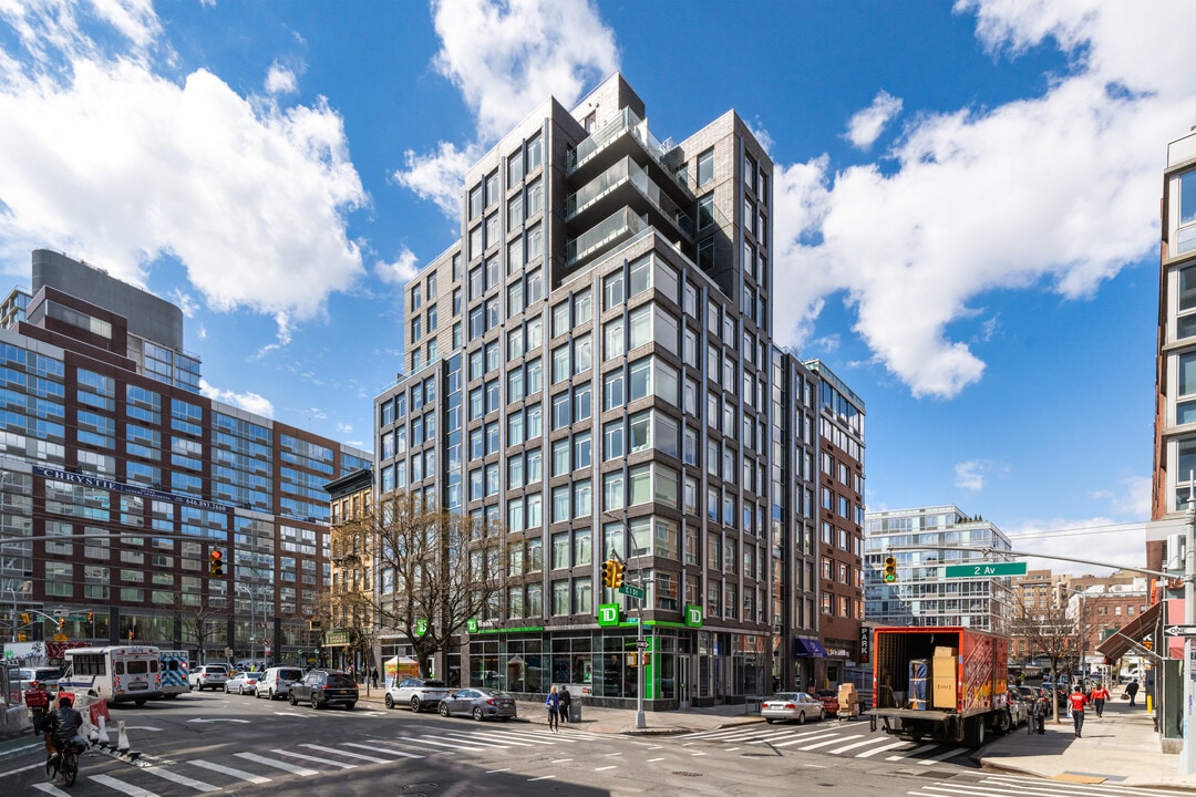 Jupiter 21 in New York, NY - Building Photo