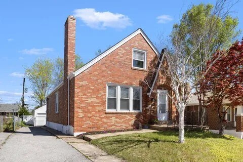7907 W Bruno Ave in Richmond Heights, MO - Building Photo