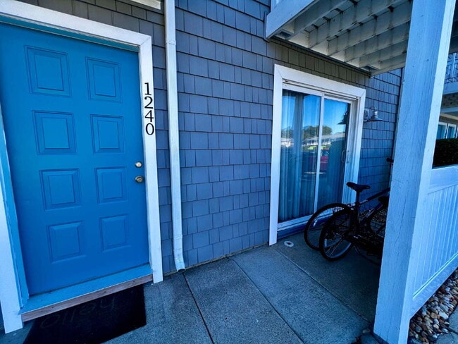 1240 Indian Rd in Virginia Beach, VA - Building Photo - Building Photo